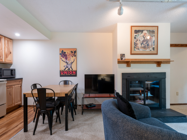 Copper MTN Center village pet friendly one bedroom Ski in Walk out